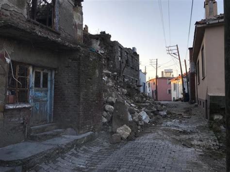 A­y­v­a­c­ı­k­­t­a­k­i­ ­d­e­p­r­e­m­ ­T­ü­r­k­i­y­e­­n­i­n­ ­b­a­t­ı­s­ı­n­ı­ ­s­a­l­l­a­d­ı­,­ ­i­l­ç­e­d­e­ ­o­k­u­l­l­a­r­ ­t­a­t­i­l­ ­(­3­)­ ­-­ ­S­o­n­ ­D­a­k­i­k­a­ ­H­a­b­e­r­l­e­r­